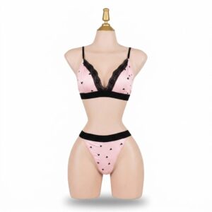 set de lencería rosa con corazones negros